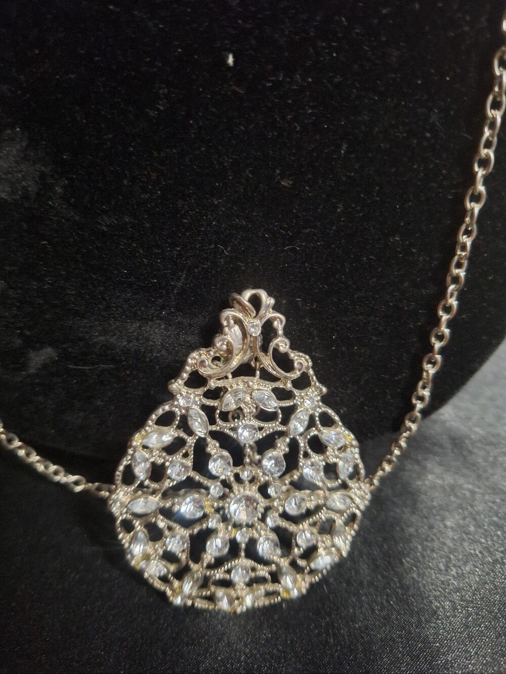 Delicate Silver-Tone Filigree Teardrop Necklace with Clear Stones